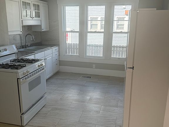 3rd image of 312 Calvin Blvd