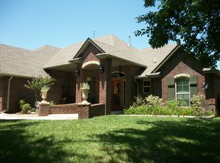 3015 Creekview Dr, Tuttle, OK 73089