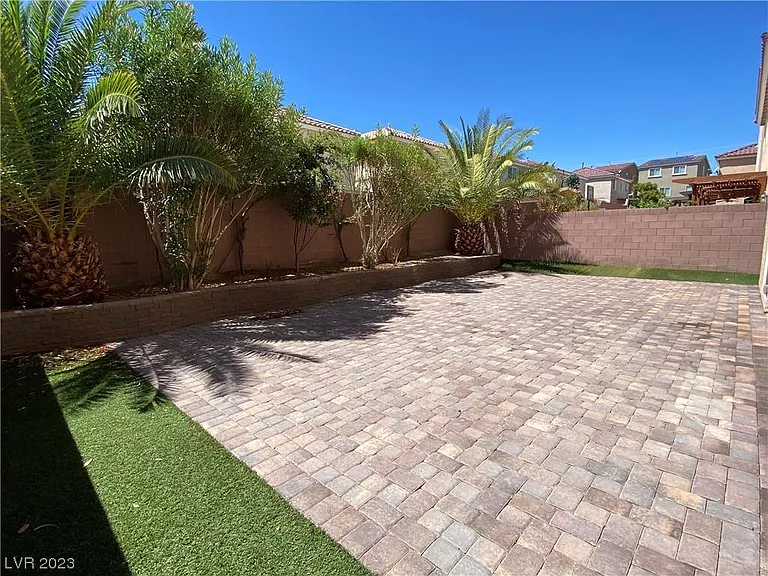 Large Backyard perfect for BBQs
