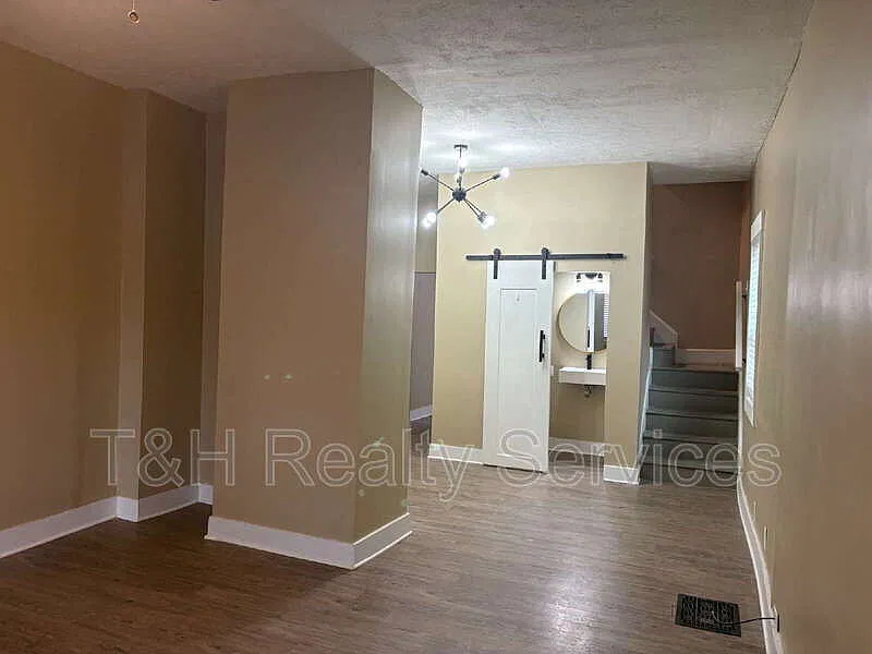 2 bed, 1.5 bath, 1768 sqft, $1,700 — Photo 3