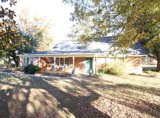 104 Stratford Rd, Greenwood, SC 29649