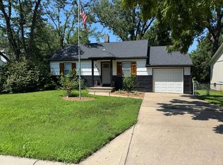 8542 Grandview Ave, Overland Park, KS 66212