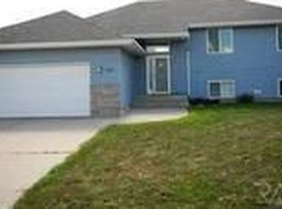 809 Heatherwood Dr, Brandon, SD 57005