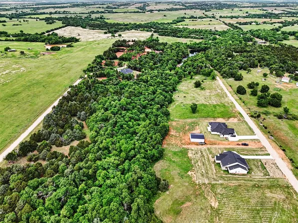 901 Meadows Ln #20, Guthrie, OK 73044