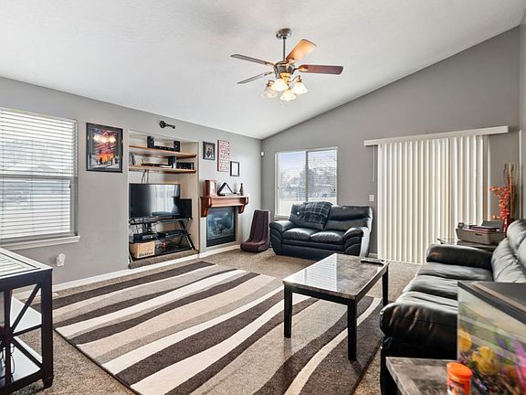 3rd image of 5905 Genoa Ln
