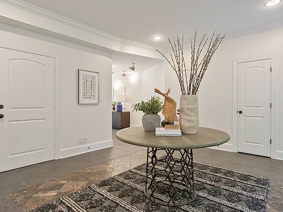 5th image of 3408 Marlborough Ave #B