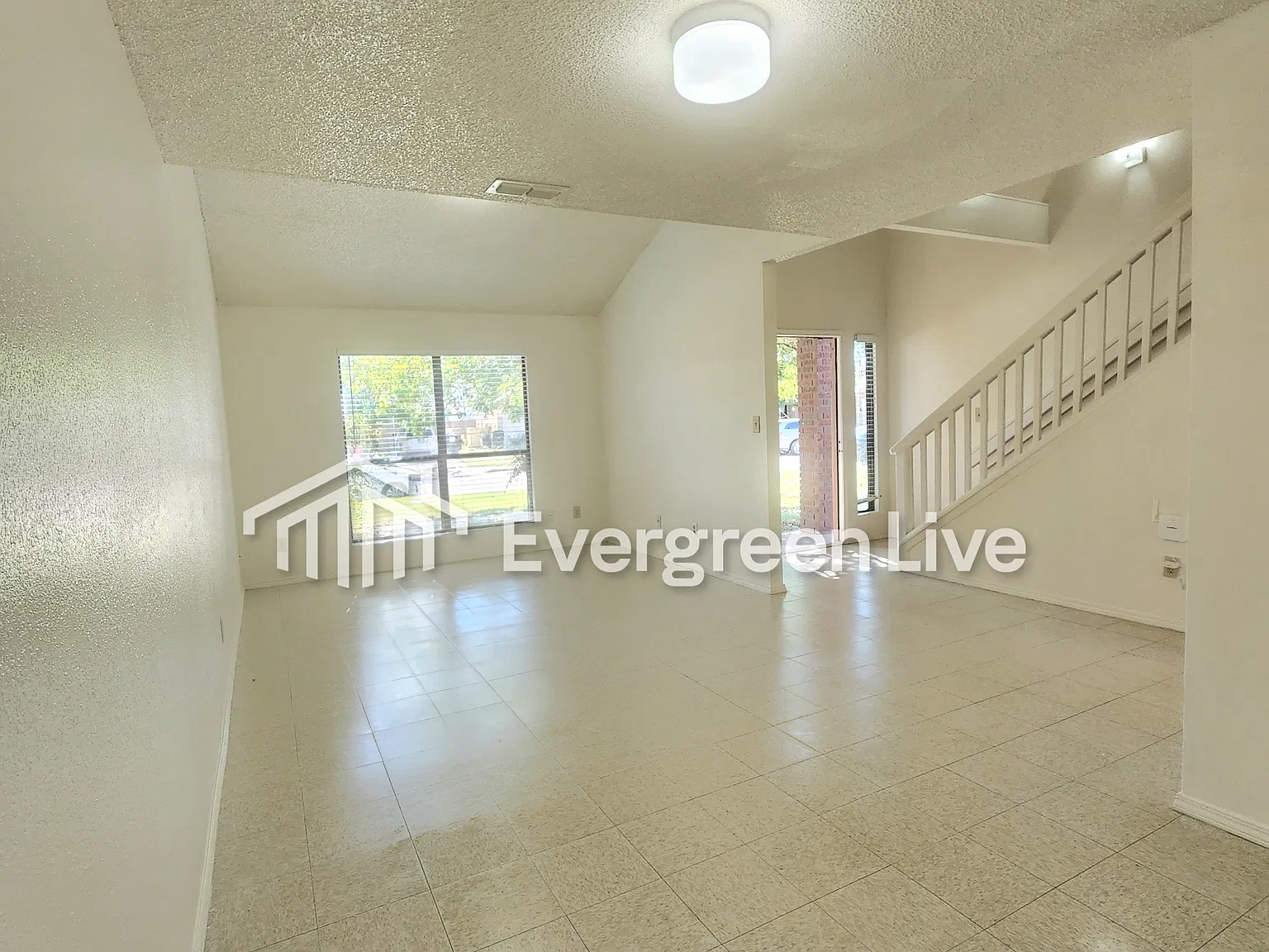 4 bed, 2.5 bath, 2150 sqft, $1,245 — Photo 3