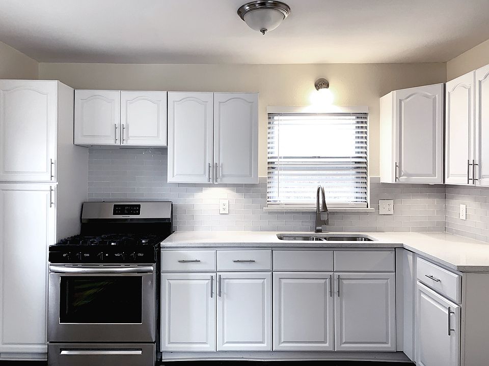 1st image of 1329 Meadowbrook Dr