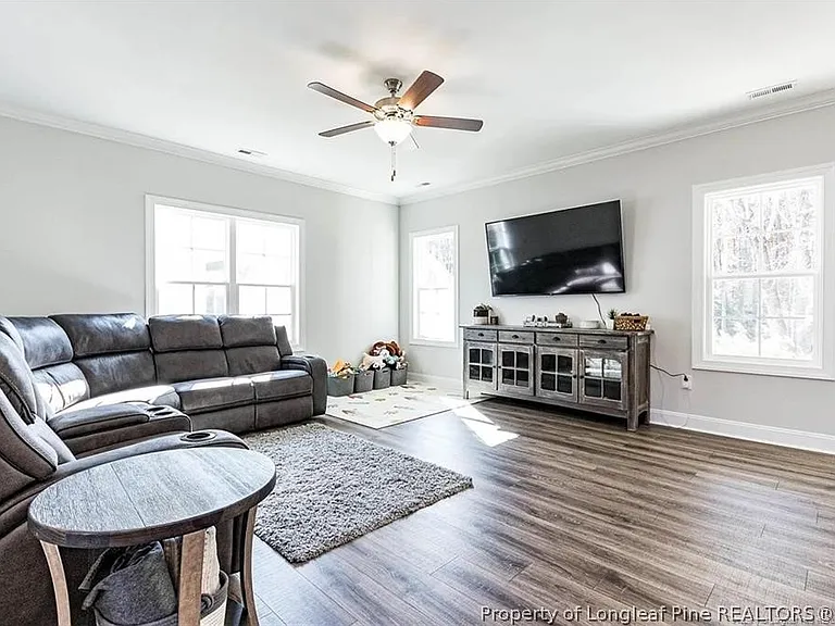 341 Manning Dr — Photo 3