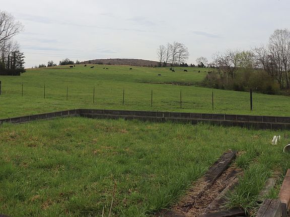 5th image of 1228 Clover Creek Rd