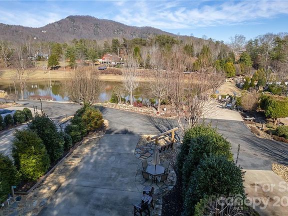 4th image of 153 Cornell Cir