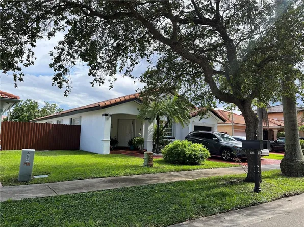 8724 NW 143rd Ter, Miami Lakes, FL 33018