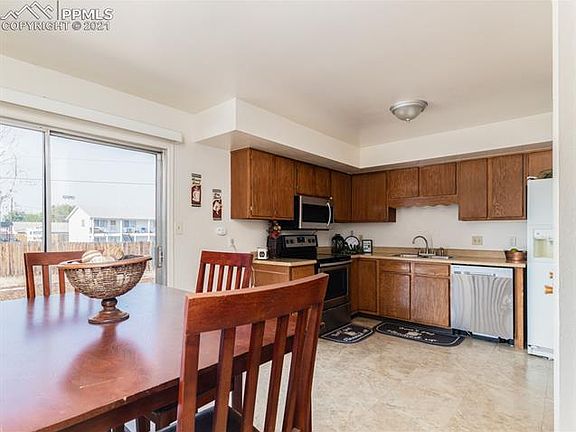 5th image of 7 Briarwood Cir