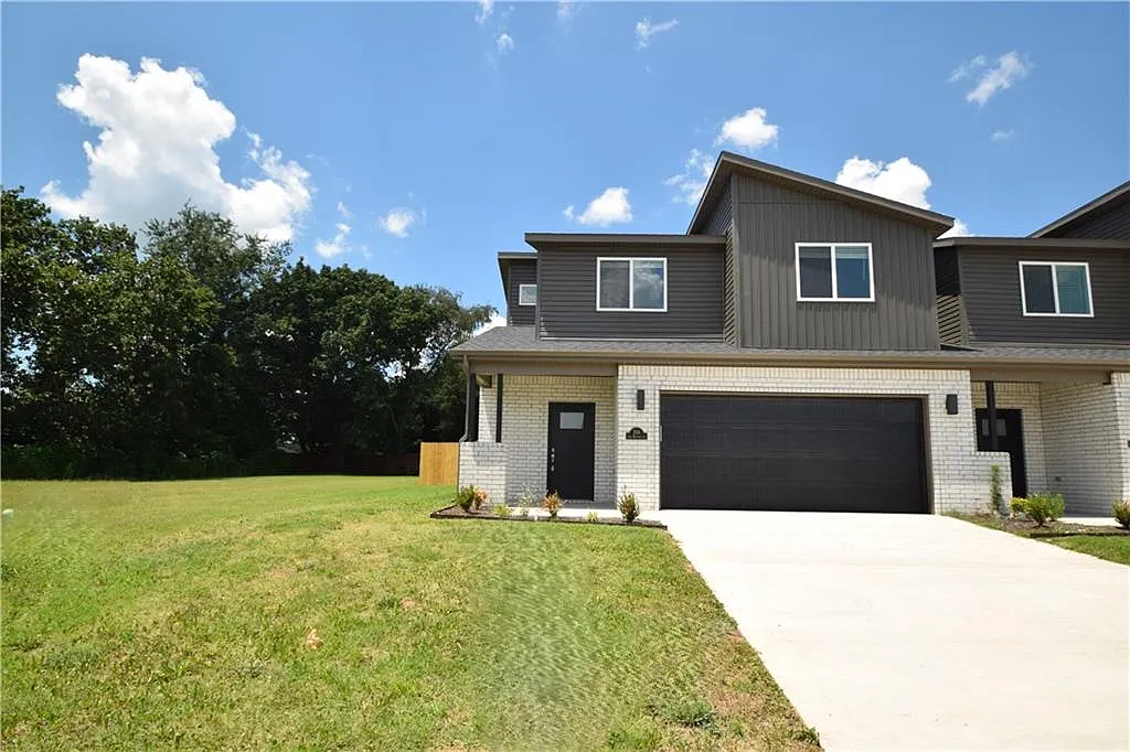 3 bed, 2.5 bath, 1617 sqft, $1,800 — Photo 1