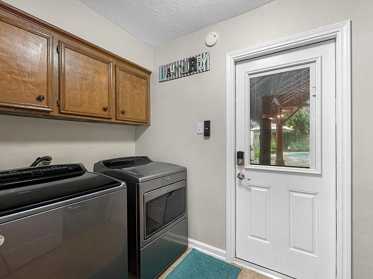 12701 Manorwood Ln — Photo 22