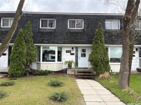 1230 Chaplin STREET E, Swift Current, SK S9H 1K1