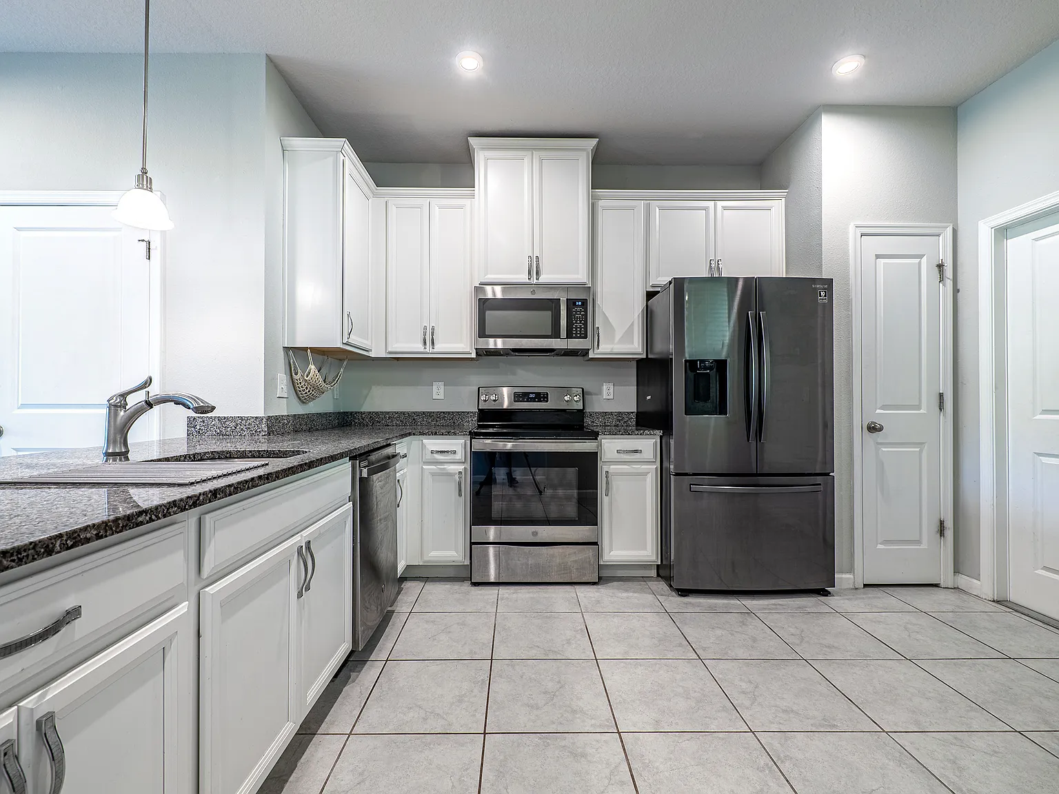 3 bed, 1444 sqft, $2,200 — Photo 3
