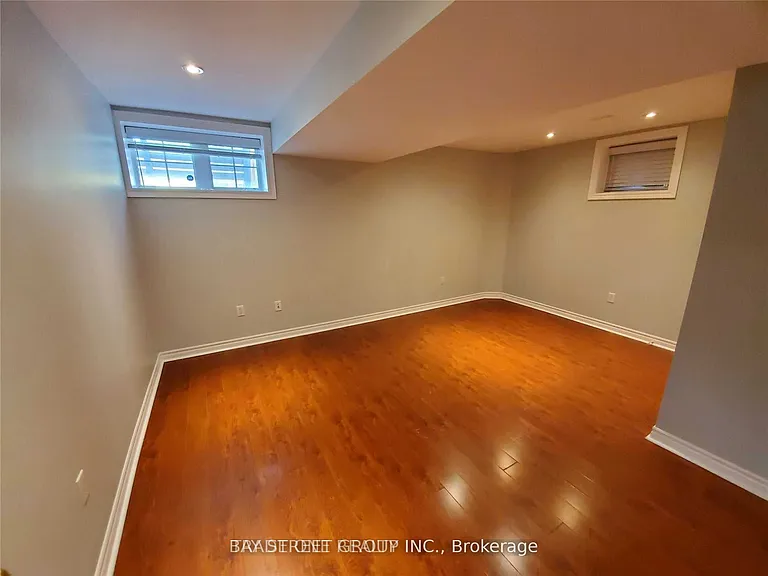 92 Sir Jacobs Cres #BASEMENT — Photo 10