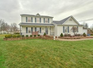 1294 Raspberry Ln, Mineral Ridge, OH 44440