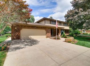 1494 Maple Ln, Elgin, IL 60123