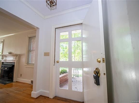5th image of 329 Club House Dr