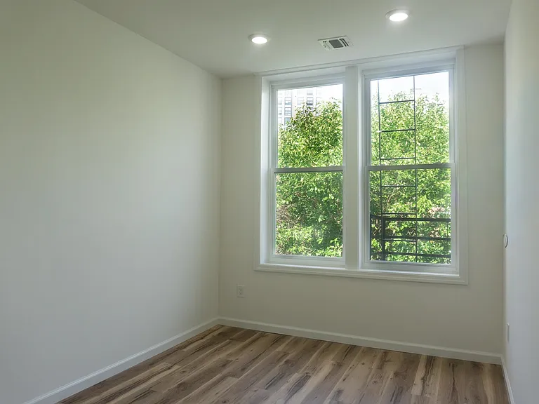 576 Newark Ave #2L — Photo 10