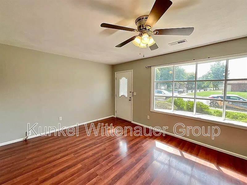 2 bed, 1.5 bath, 1200 sqft, $1,395 — Photo 2