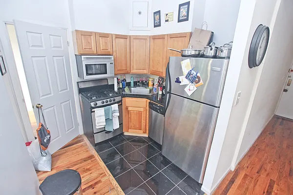 Rented by Jonis Realty | media 12