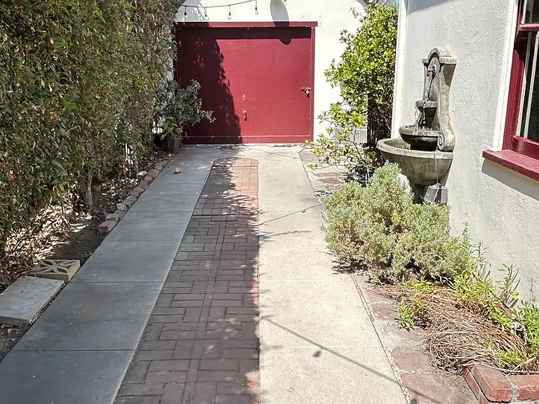 519 S Indiana St — Photo 34