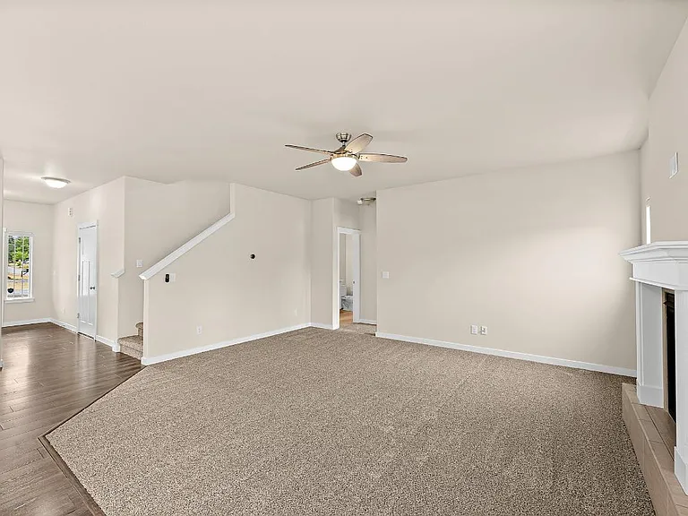 702 Hubbard Rd SE — Photo 20