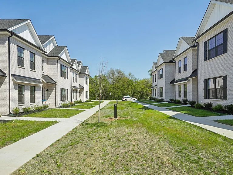 Legends Townhomes — Photo 17