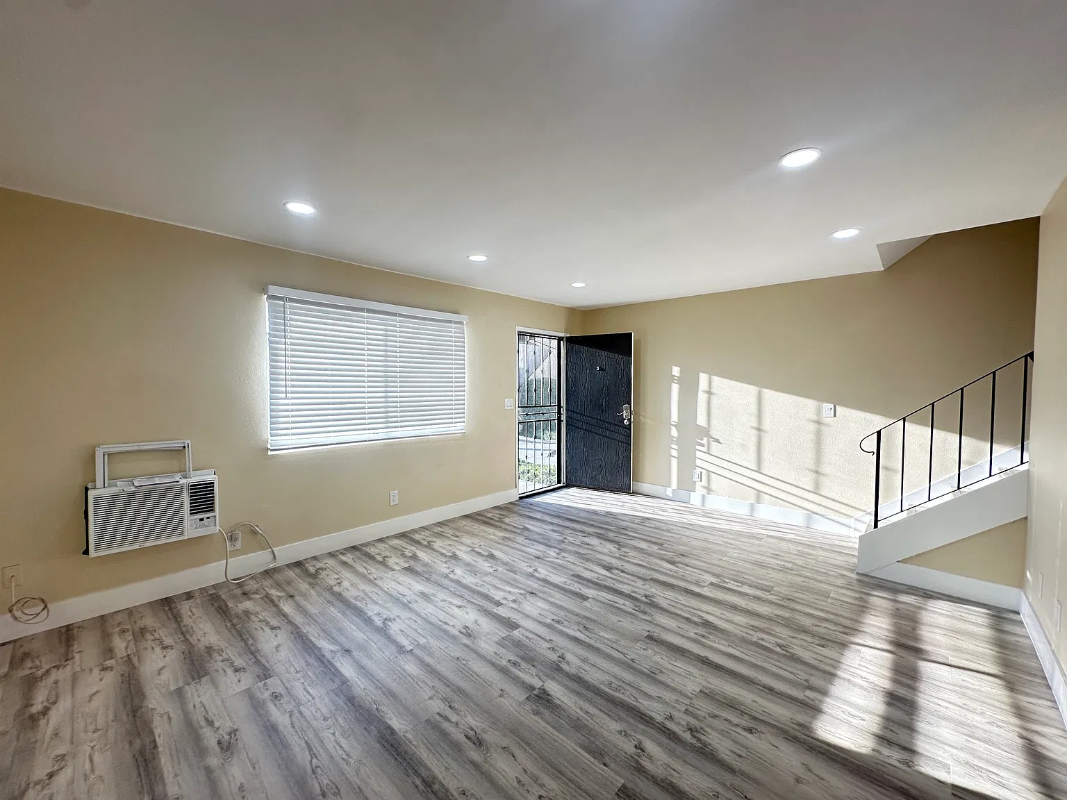 2 bed, 1.5 bath, 1012 sqft, $3,000 — Photo 3