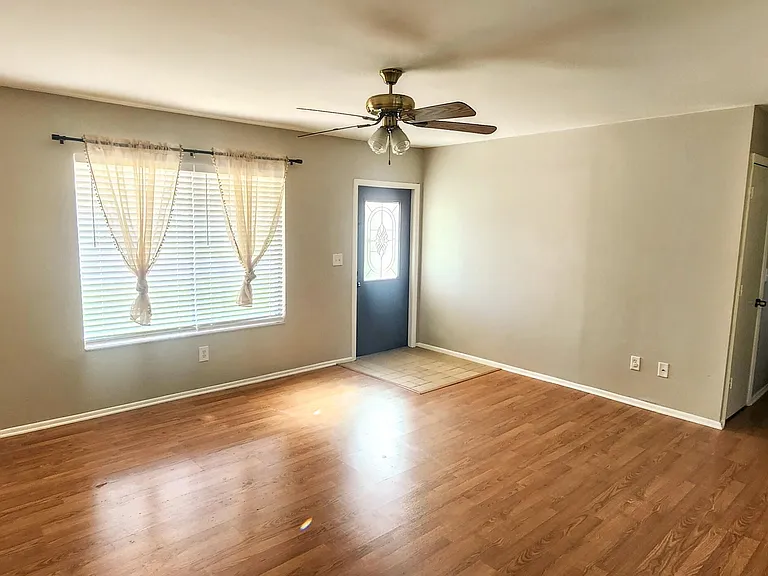 431 SE Dalva Ave — Photo 2