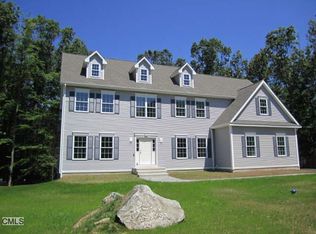 4 Bobcat Ln, Newtown, CT 06470