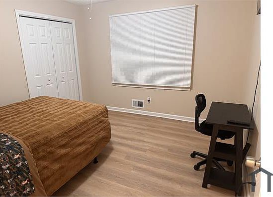 5th image of 297 Shallowford Rd NW #1