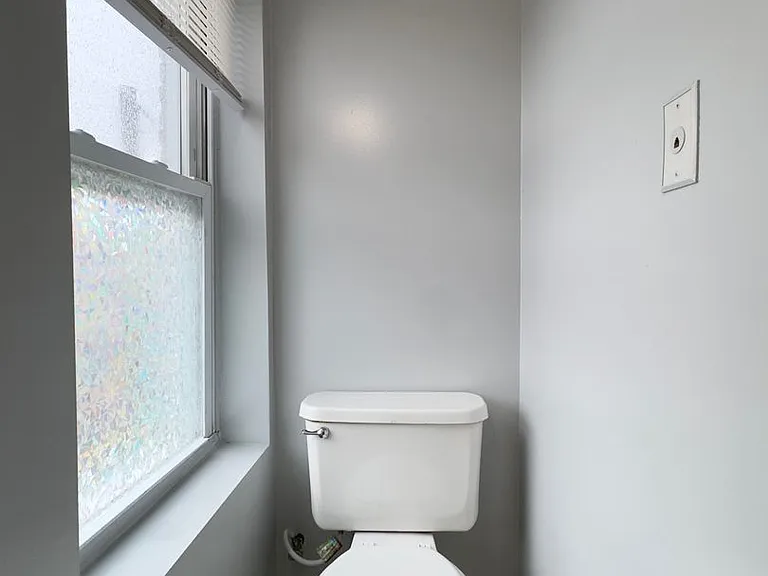 104 E Clement St — Photo 21