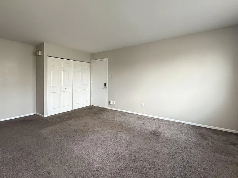 Ashland Apartments — Photo 7