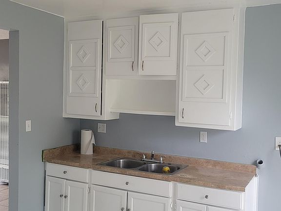 5th image of 226 E 67th Way