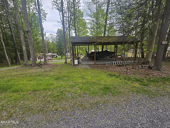 2nd image of 114 Lilac Ln