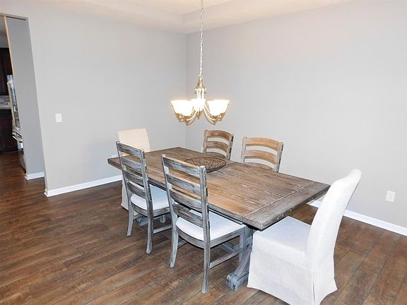 5th image of 7654 Hempston Cir