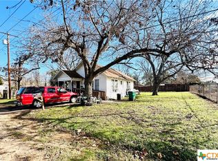 205 S Karnes Ave, Cameron, TX 76520