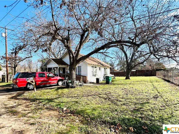 205 S Karnes Ave, Cameron, TX 76520