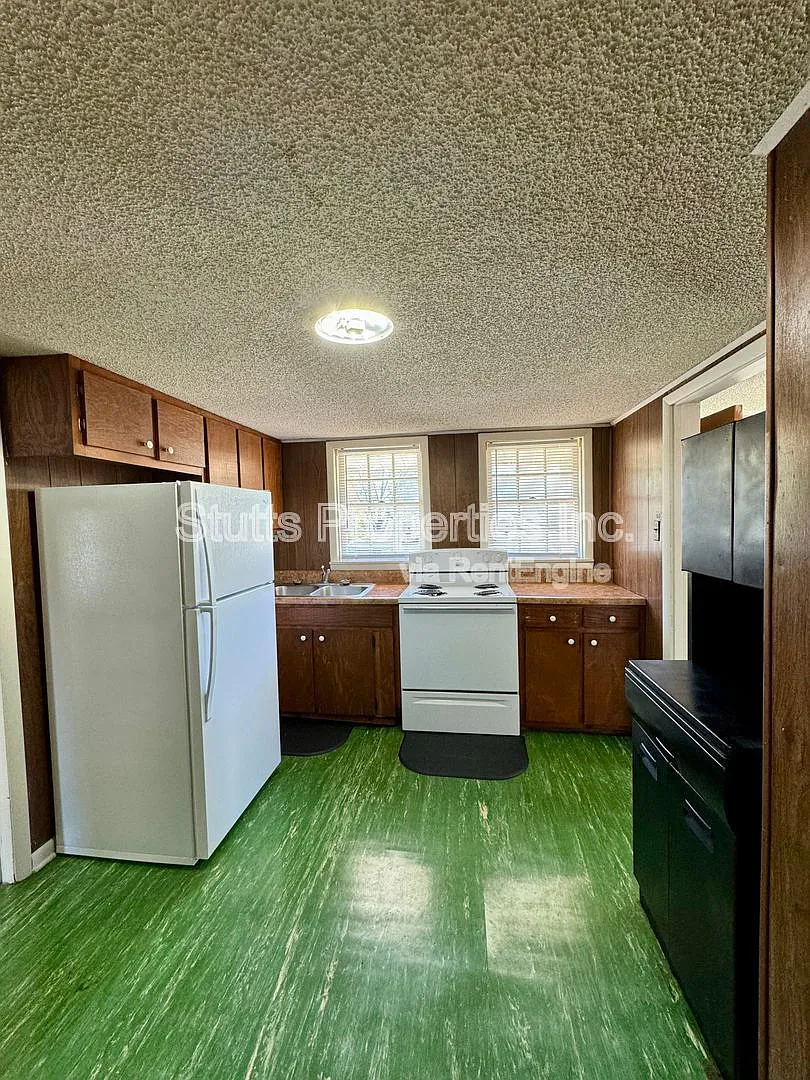 2 bed, 1.0 bath, $695 — Photo 3