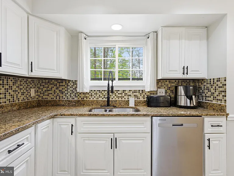 8664 Pohick Forest Ct — Photo 10