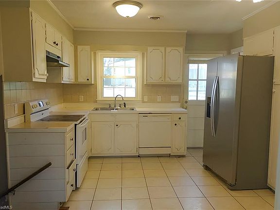 4th image of 3202 Northampton Dr