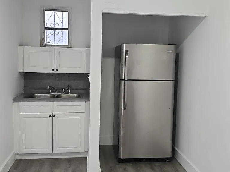 128 NW 9th Ave #6 — Photo 6