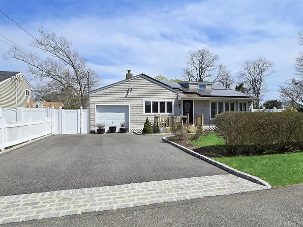 261 Phyllis Drive, Patchogue, NY 11772
