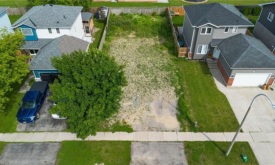 1st image of 233 Kinross St