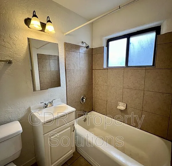 3529 Ross Ave SE — Photo 35