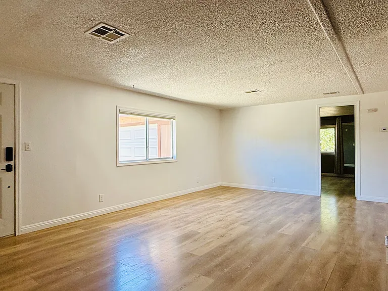 416 Valley St — Photo 4